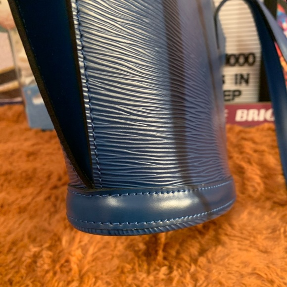 💯 Authentic LV Blue Epi Saint Jacques long strap - Picture 6 of 16